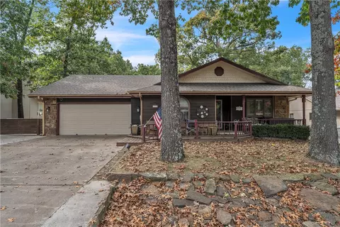 17 Yarmouth Dr, Bella Vista, AR 72715
