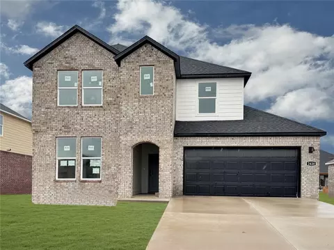 2420 Longfellow Dr, Bentonville, AR 72713