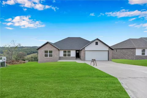 207 Tonya Loop, Huntsville, AR 72740
