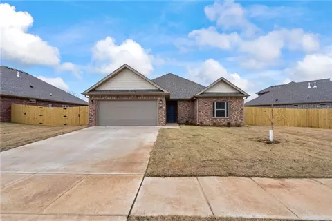 76 W Gilpin St, Farmington, AR 72730