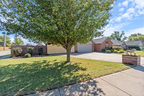 1801 SW E St, Bentonville, AR 72712