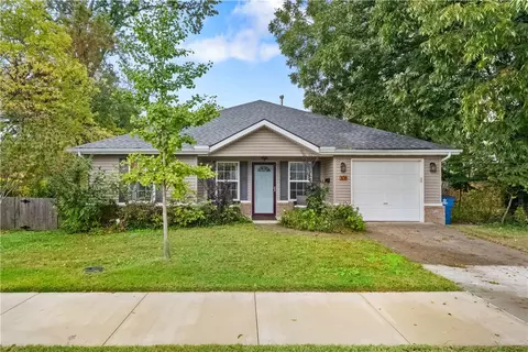 306 SW B St, Bentonville, AR 72712