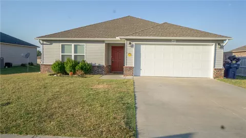 405 Fitchberg St, Siloam Springs, AR 72761