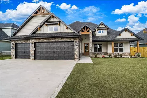 102 Jenna Ln, Gravette, AR 72764