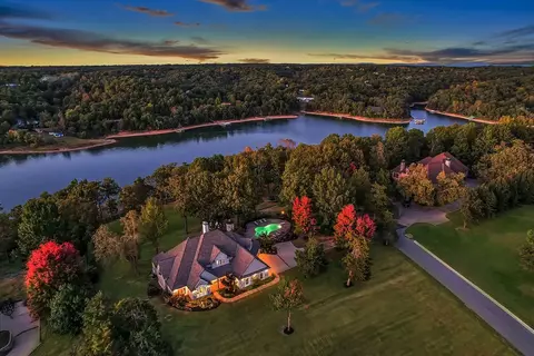 10392 Cedar Pointe Dr, Lowell, AR 72745
