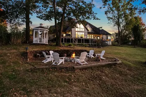 Exterior - 10392 Cedar Pointe Dr, Lowell, AR 72745 photo 7 of 10