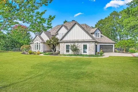 Exterior - 10392 Cedar Pointe Dr, Lowell, AR 72745 photo 3 of 10