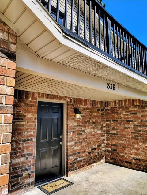 838 W Peachtree Dr, Fayetteville, AR 72703