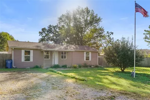 356 S Eastern Ave, Gentry, AR 72734