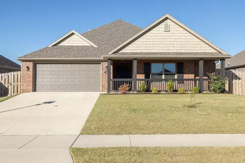 303 S Coventry Ave, Farmington, AR 72730