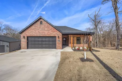 18 Dumfries Ln, Bella Vista, AR 72715