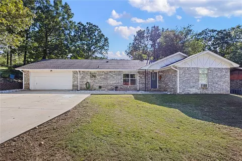 905 W 17th Ter, Russellville, AR 72801