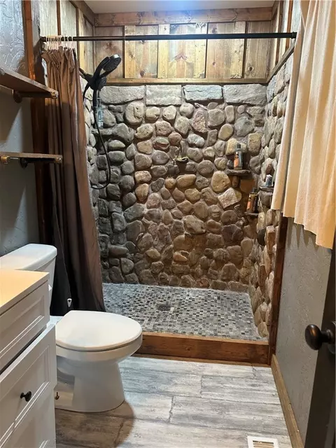 Bath - 3979 Ozark Rd, Harrison, AR 72601 photo 3 of 4