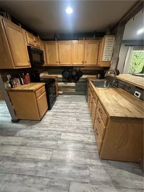 Kitchen - 3979 Ozark Rd, Harrison, AR 72601 photo 4 of 7