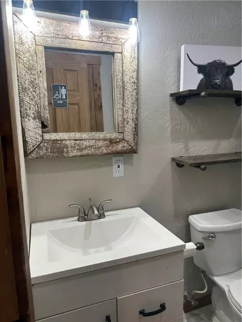 Bath - 3979 Ozark Rd, Harrison, AR 72601 photo 2 of 4