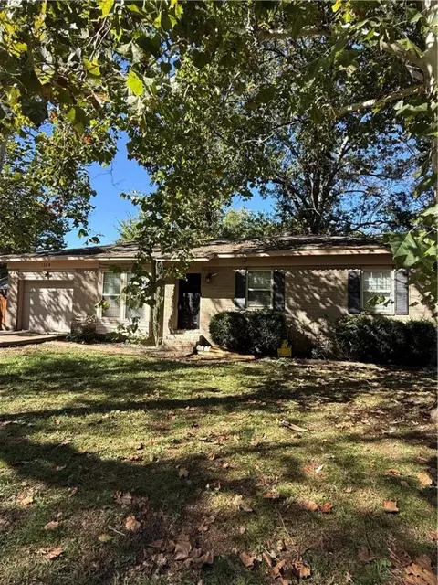 1309 N Erie Ave, Russellville, AR 72801