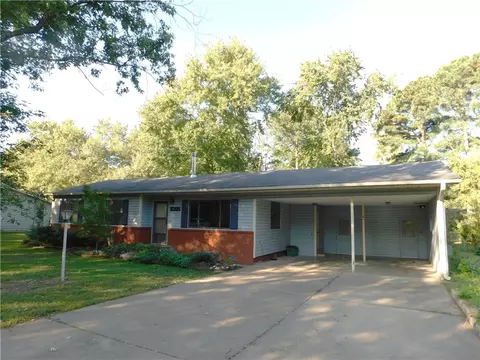 2305 Laverne Ave, Fayetteville, AR 72701