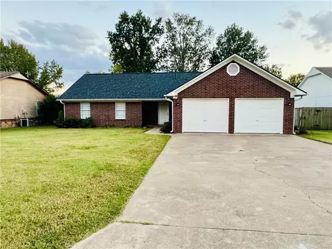 110 Cordes Dr, Siloam Springs, AR 72761