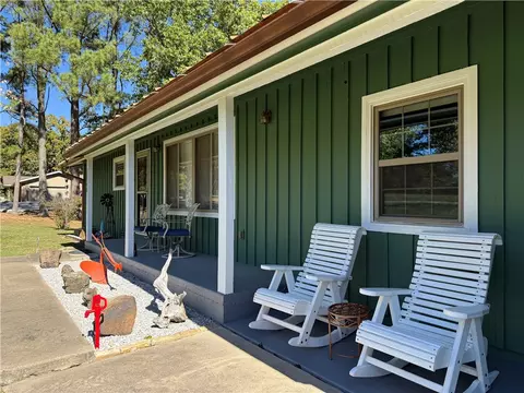10390 Virden Ln, Gravette, AR 72736