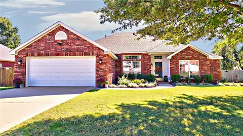 1859 Lancaster Dr, Springdale, AR 72762