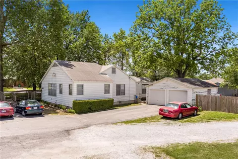 1380 Butterfield Coach Rd, Springdale, AR 72764