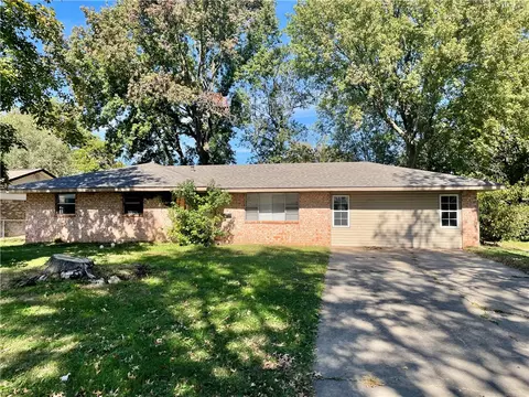2002 Melissa Ln, Springdale, AR 72762
