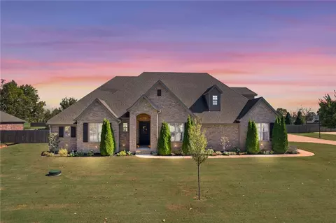 813 Lancelot Dr, Springdale, AR 72762