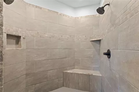 Bath - 813 Lancelot Dr, Springdale, AR 72762 photo 2 of 5