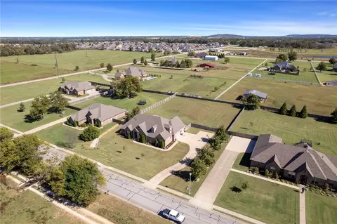 View/Area - 813 Lancelot Dr, Springdale, AR 72762 photo 4 of 12