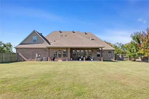 Exterior - 813 Lancelot Dr, Springdale, AR 72762 photo 8 of 8