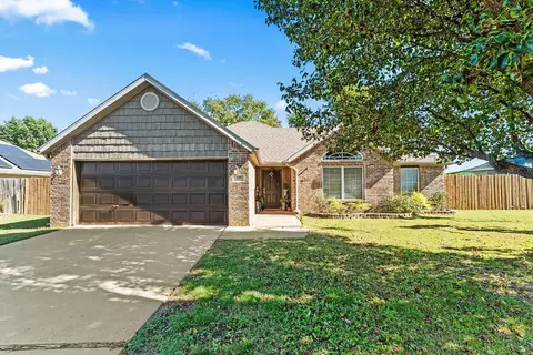 421 Crystal St, Lowell, AR 72745