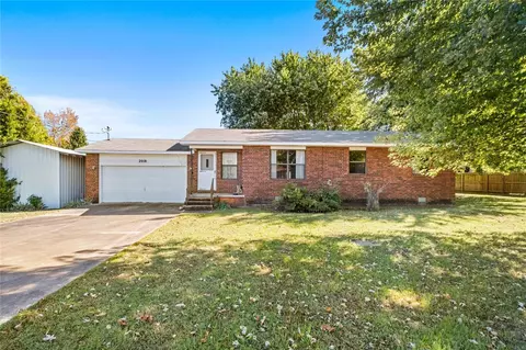 2018 Hayden Rd, Pea Ridge, AR 72751