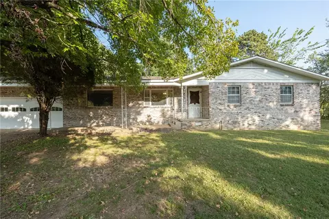 660 Crossover Rd, Fayetteville, AR 72701