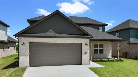 1221 Mammoth St, Bentonville, AR 72713