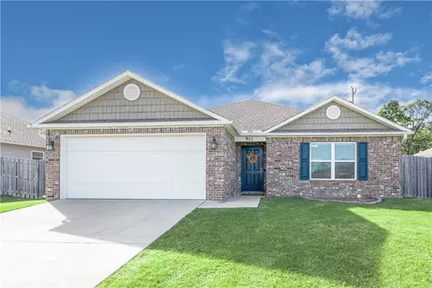 911 Belhaven Rd, Centerton, AR 72719
