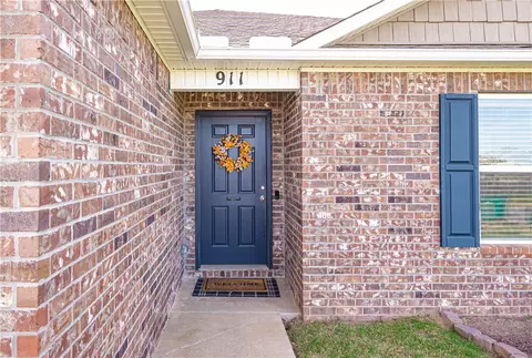 Entry Way - 911 Belhaven Rd, Centerton, AR 72719 photo 1 of 5