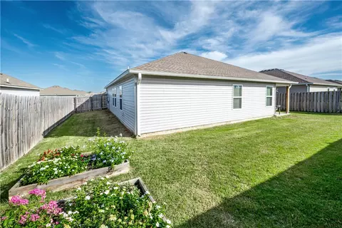 Exterior - 911 Belhaven Rd, Centerton, AR 72719 photo 5 of 6