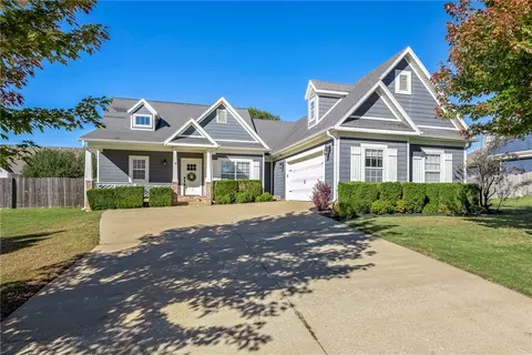 1218 Chancery Ln, Cave Springs, AR 72718