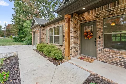 7 Longview Ln, Bella Vista, AR 72714
