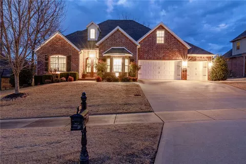 2852 E Stone Mountain Dr, Fayetteville, AR 72701