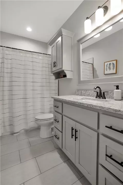 Bath - 695 Malbec Rd, Springdale, AR 72762 photo 1 of 1
