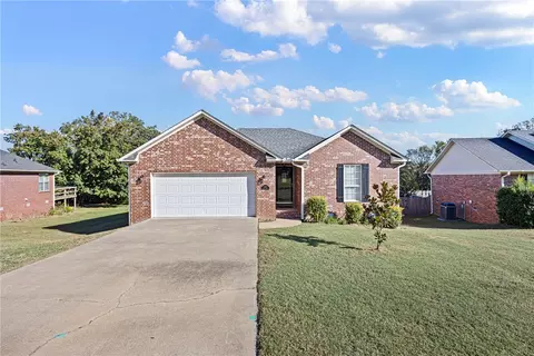 1123 Holly Dr, Russellville, AR 72802