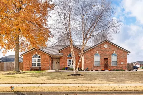1900 SW Aspen St, Bentonville, AR 72713