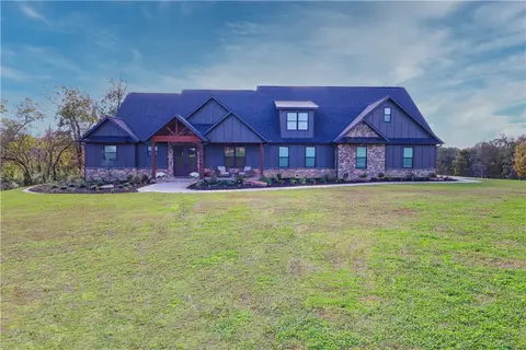 21369 Griggs Rd, Springdale, AR 72762