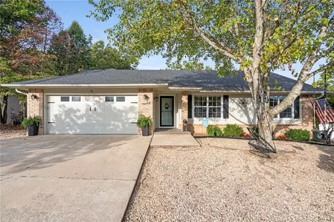 11 Thirsk Ln, Bella Vista, AR 72714