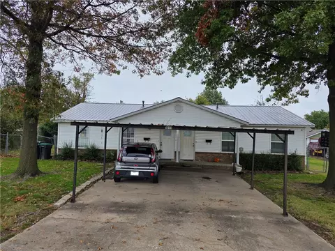 1511 5th St #2, Rogers, AR 72756