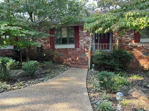 301 River Oaks Ln, Russellville, AR 72802