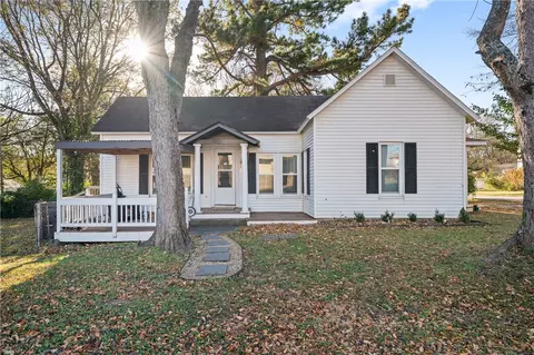 Exterior - 302 Mcknight Ave, West Fork, AR 72774 photo 3 of 6