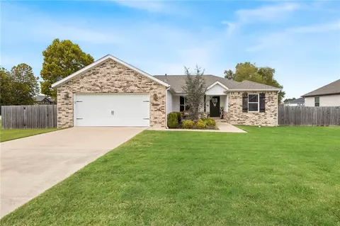 920 Seabiscuit Dr, Prairie Grove, AR 72753