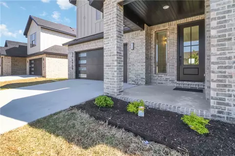 6909 SW Basswood Ave, Bentonville, AR 72713